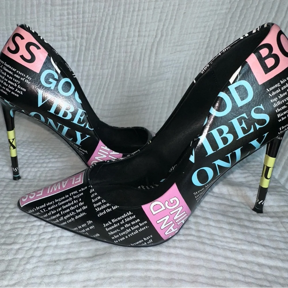 Steve‎ Madden Black and Multi-Color Graphic Heels